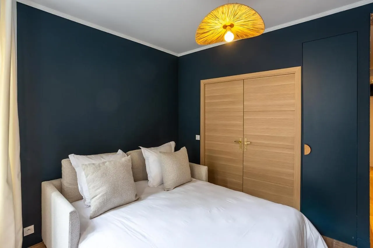 Apartment The Blue Suite Downtown Montmartre Paris France