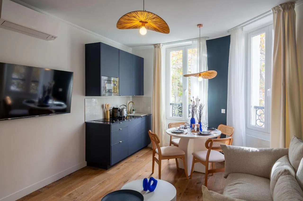 Apartment The Blue Suite Downtown Montmartre Paris France