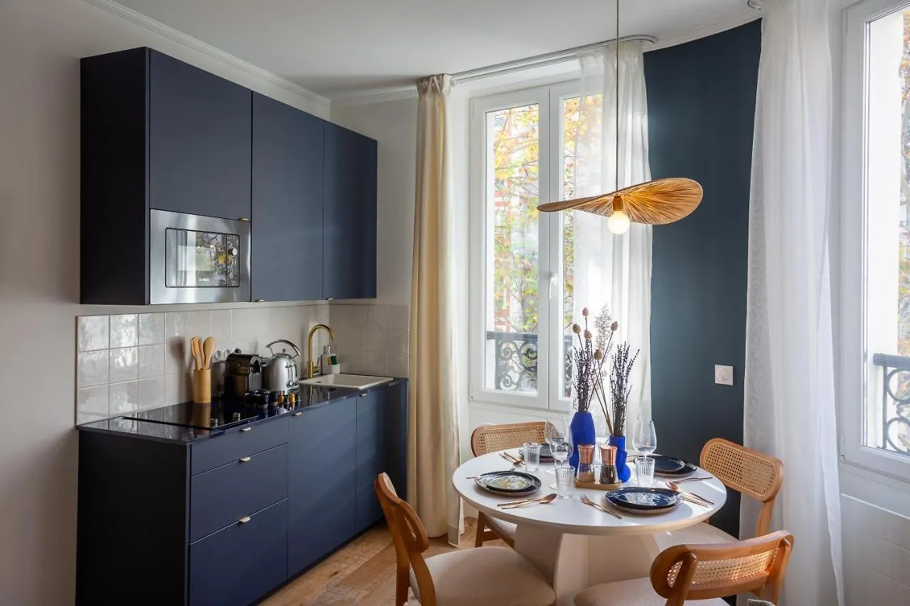 The Blue Suite Downtown Montmartre Paris Apartment